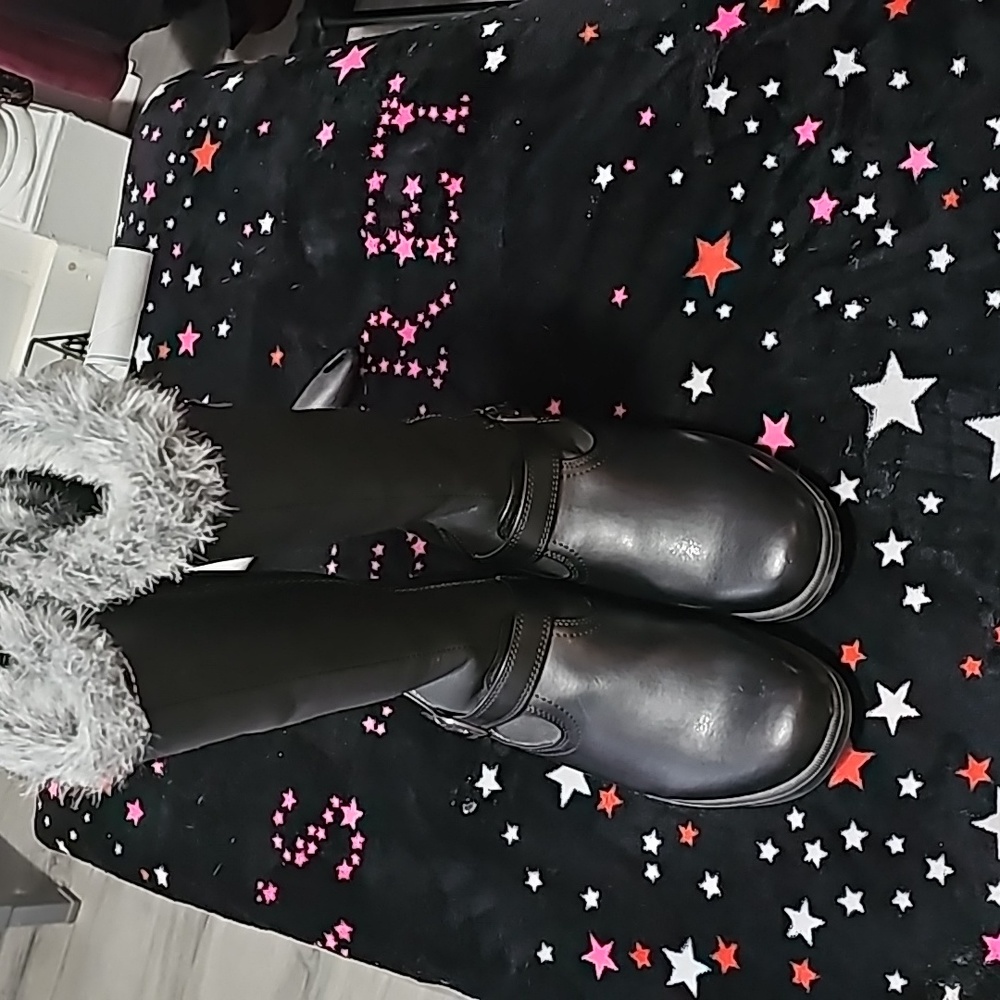 Boots - Picture 1 of 6